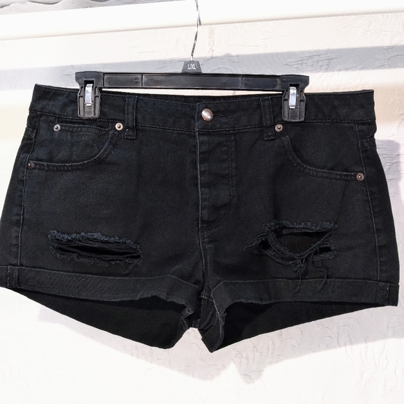 Forever 21 Sz 30 Black Distressed Jean Shorts - Picture 2 of 10